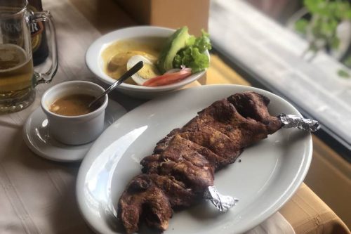 Especialidades da culinária do Equador vão de tripa a preás de carne macia