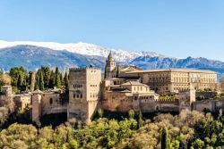 Palácio usado por sultões monopoliza atenção em Granada, na Espanha